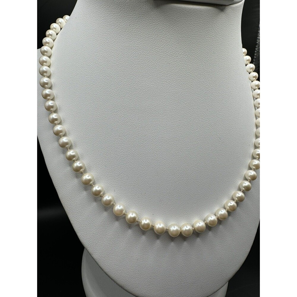 18” Pearl Knotted Strand Necklace Sterling Clasp Marked G Vintage - Picture 2 of 9